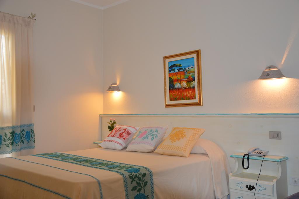 Hotel La Palma San Teodoro  Extérieur photo
