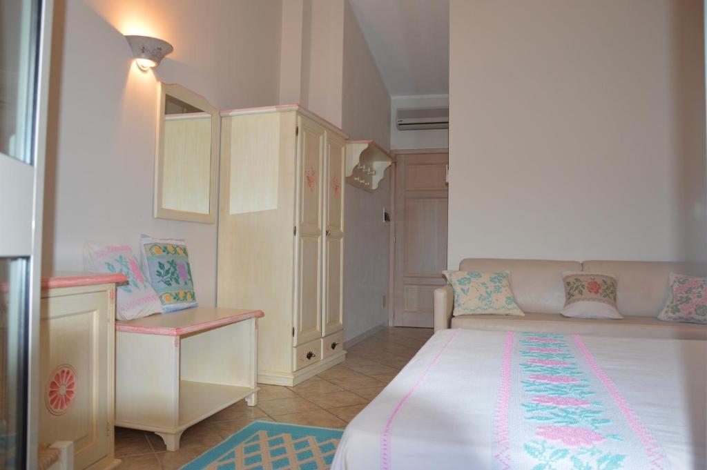 Hotel La Palma San Teodoro  Extérieur photo
