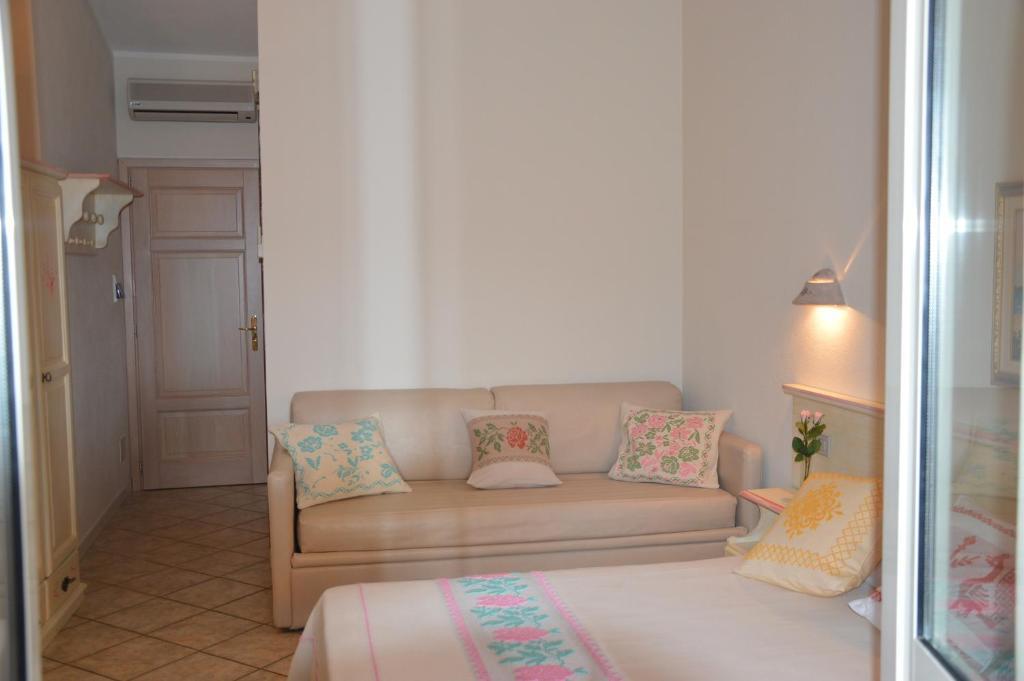 Hotel La Palma San Teodoro  Extérieur photo